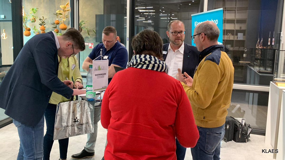 下图3：Klaes团队在高端门窗合作伙伴日