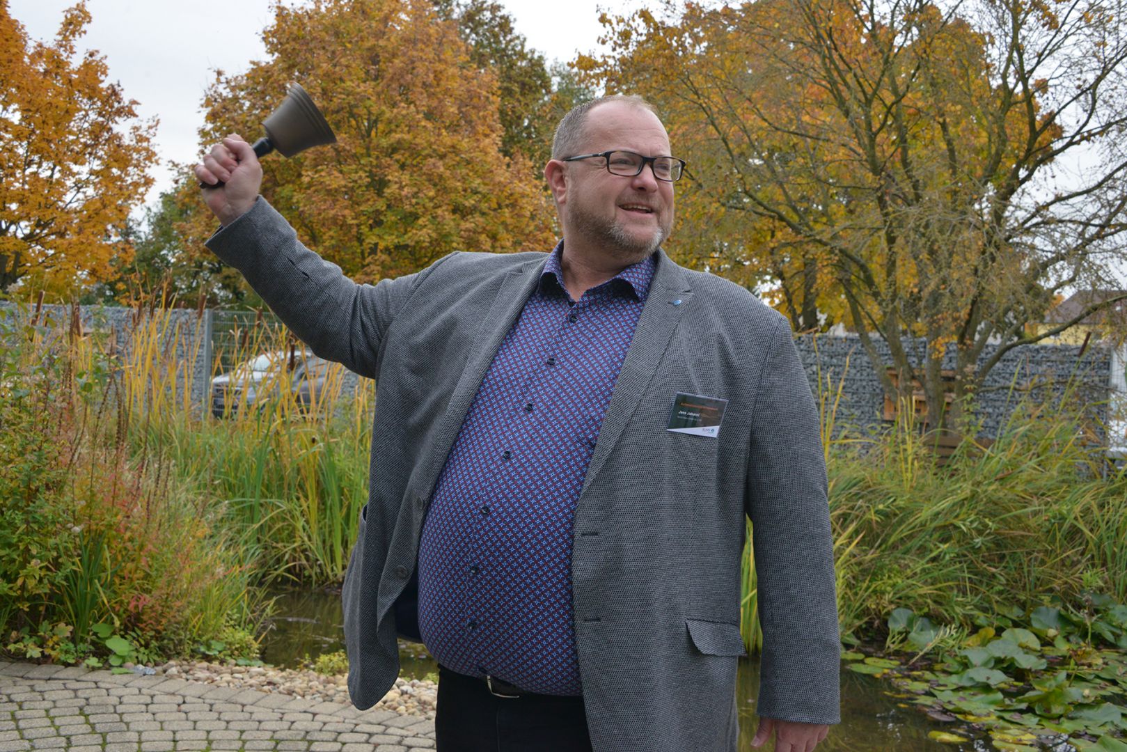 Jens Johanni (KLAES)敲响了活动开始的钟声。